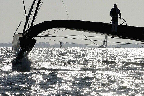 Futuristisch: Trimaran von BMW Oracle