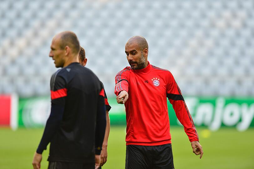 Der FC Bayern beim Abschlusstraining in der Allianz Arena. Mit dabei: Arjen Robben und Thiago.