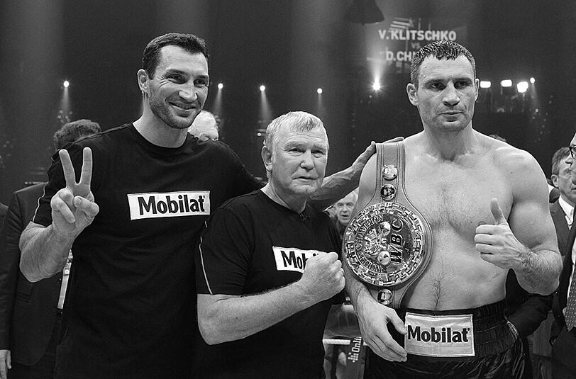 22.12. Fritz Sdunek (67)  Einer der größten deutschen Boxtrainer ist gestorben: Fritz Sdunek (m) wurde 67 Jahre alt. Der bescheidene Vorpommer formte Weltmeister im Dutzend: Dazu zählten die Klitschkos, Dariusz Michalczewski, Felix Sturm und Ralf Rocchigiani.