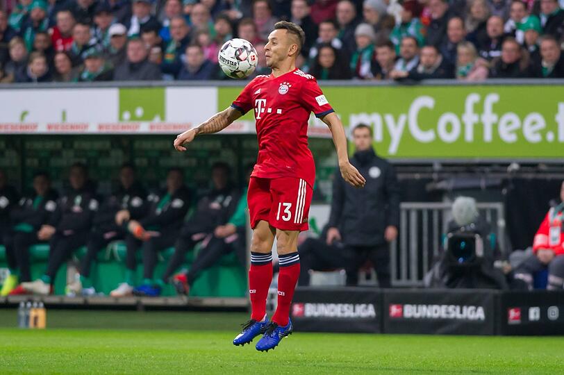RAFINHA, Note 3: Einer der Profiteure der Doppelsechs und der Rochade von Kimmich ins Zentrum. Nun einer der &bdquo;Fixstarter&ldquo; wie Trainer Kovac sie nennt. Zu passiv vor dem Ausgleich der Bremer, ansonsten mit solider Absicherung seiner rechten Abwehrseite.