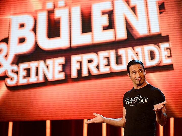 Bülent Ceylan in seiner neuen RTL-Show "Bülent & seine Freunde"