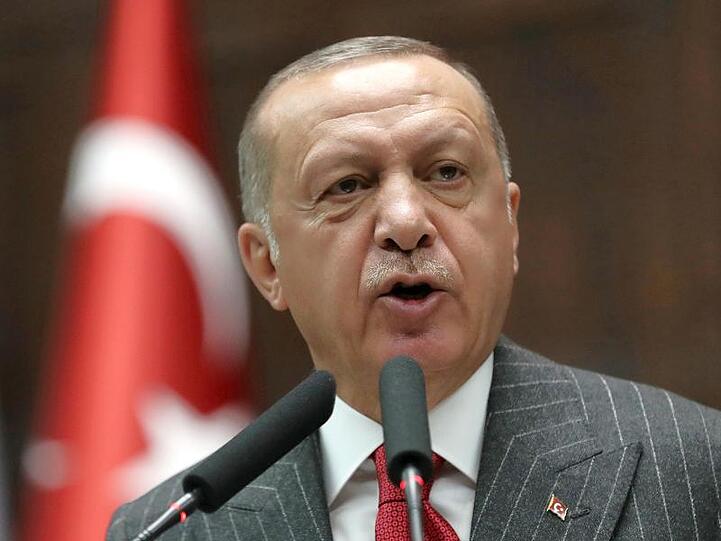 Erdogan ordnete an, die Einfuhrzölle auf 22 US-Produkte wieder um die Hälfte zu senken.