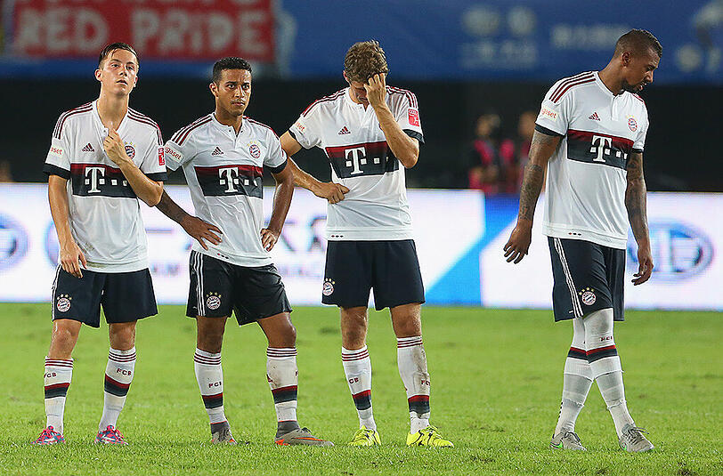 So sehen erschöpfte Fußballer aus: Felix Pohl, Thiago, Thomas Müller und Jérôme Boateng.