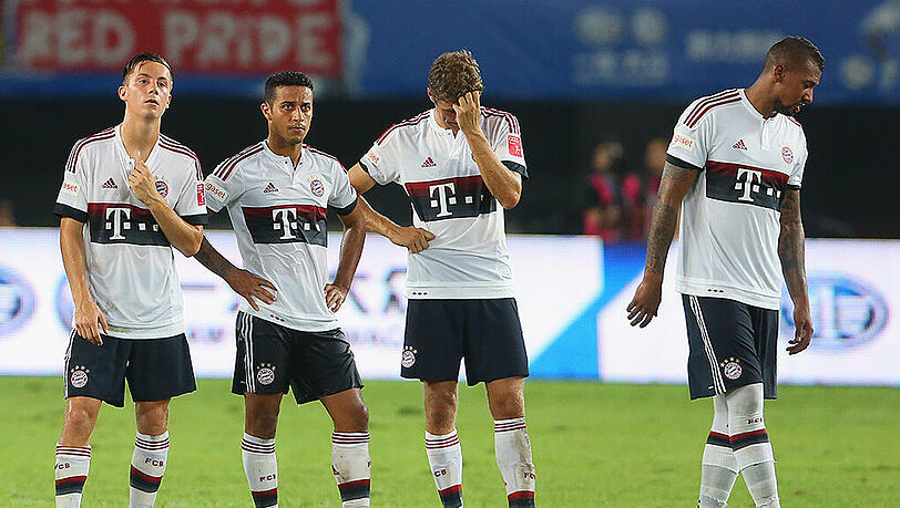 So sehen erschöpfte Fußballer aus: Felix Pohl, Thiago, Thomas Müller und Jérôme Boateng. So sehen erschöpfte Fußballer aus: Felix Pohl, Thiago, Thomas Müller und Jérôme Boateng.