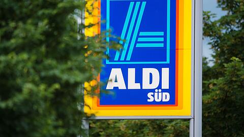 Der Discounter Aldi hat einen bestimmten Salat aufgrund von Listerien zurückgerufen (Symbolbild).