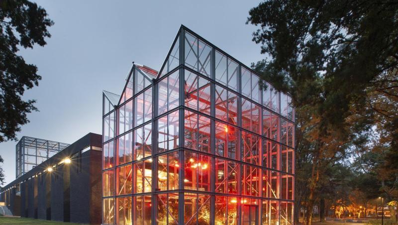 Die "Battery", das 5 000 Quadratmeter große Atelier des Künstlers Koen Vanmechelen. Die "Battery", das 5 000 Quadratmeter große Atelier des Künstlers Koen Vanmechelen.