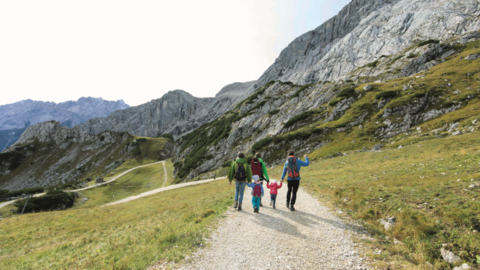 Ab in die Berge: Die neuen Kombitickets b&uuml;ndeln die Hin- und R&uuml;ckfahrt mit den &ouml;ffentlichen Verkehrsmitteln mit Berg- und Talfahrten sowie ausgew&auml;hlten Rundfahrten.
