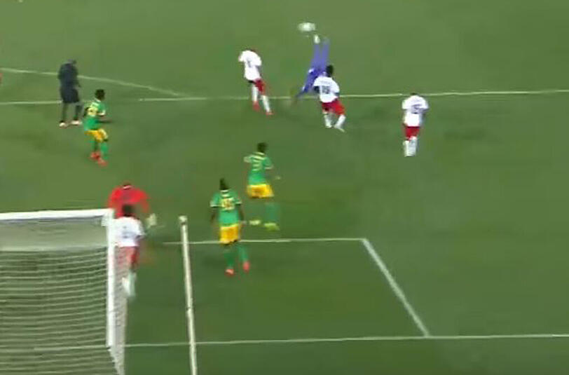 Ocarine Masuluke hebt ab und erzielt einen spektakulären Treffer in der Nachspielzeit.