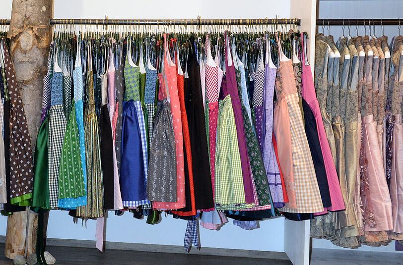 Als das Pärchen den Laden zum zweiten Mal verließ, fehlten plötzlich zwölf Dirndl-Gewänder. (Archivbild)