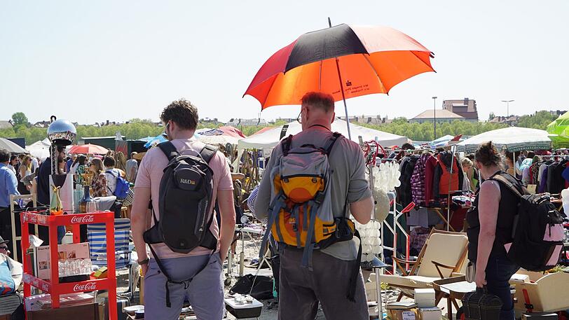 Von Ramsch bis Kult: Der Flohmarkt auf der Theresienwiese bietet für Jäger und Sammler eine große Auswahl.