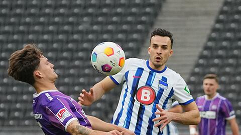 Hertha BSC um Topstürmer Haris Tabakovic (M.) blieb offensiv gegen Osnabrück zu harmlos.