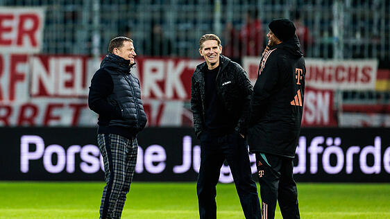 Ob sich Sportvorstand Max Eberl, Sportdirektor Christoph Freund und Coach Vincent Kompany bald ähnlich über Vertragsverlängerungen freuen? Noch steht harte Arbeit für das Trio an.