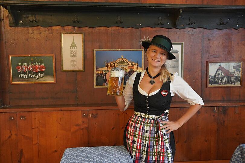Im Augustinerzelt gibt es Ecken wie im Wirtshaus: Raphaela Maier.