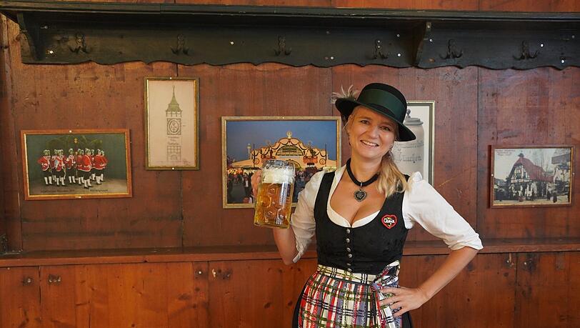 Im Augustinerzelt gibt es Ecken wie im Wirtshaus: Raphaela Maier.