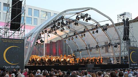 Das Konzert des Bayerischen Staatsorchesters auf dem Marstallplatz.