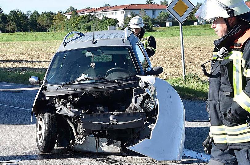 Bei dem Zusammenstoß wurden beide Fahrerinnen verletzt.