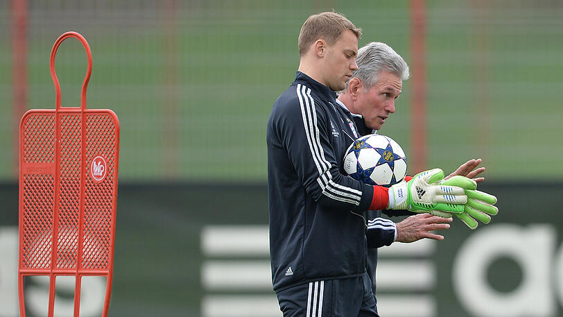Jupp Heynckes (r.) will seinen Torhüter erst wieder einsetzen, wenn dieser wirklich hunderprozentig fit ist.