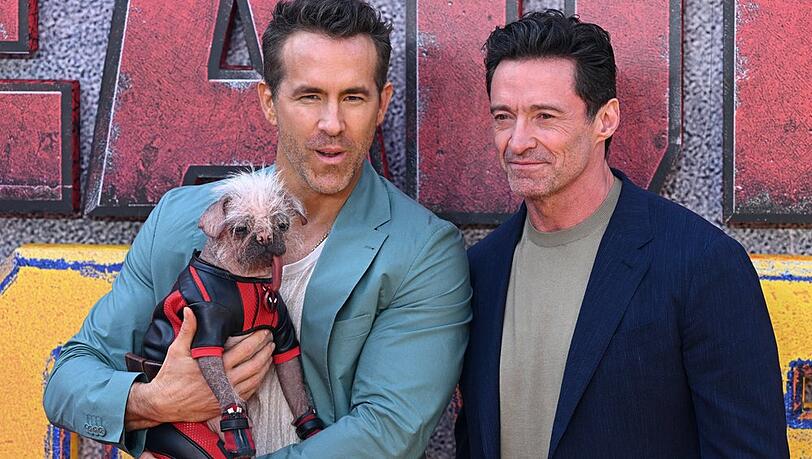 Peggy stiehlt Ryan Reynolds (l.) und Hugh Jackman die Show.