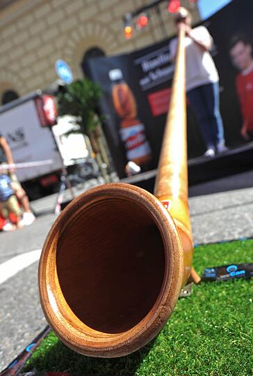 Hier zählt die Lautstärke: Beim Alphorn-Lautblaswettbewerb soll der Sieger einen neuen Weltrekord aufstellen.