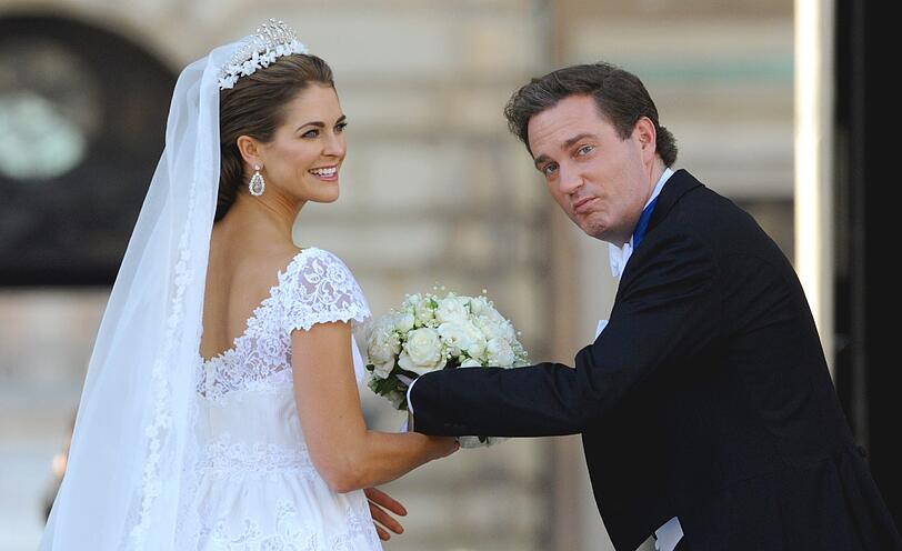 Die Braut im Spitzen-Kleid und der Bräutigam zu Tränen gerührt: Die schwedische Prinzessin Madeleine und der New Yorker Banker Chris O'Neill haben in Stockholm geheiratet. Die Bilder!