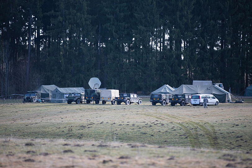 Kennt man normalerweise nur aus Hollywood-Streifen: Schwere Panzerwagen und Black Hawks der US Army. Derzeit üben die Soldaten Evakuierungen im Gebirge bei Traunstein. Hier gibt's die Fotos.