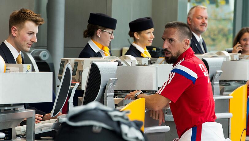Frank Ribéry fliegt am Montagnachmittag als Joker mit dem FC Bayern zum Champions-League-Spiel nach Porto. (Archivbild) Frank Ribéry fliegt am Montagnachmittag als Joker mit dem FC Bayern zum Champions-League-Spiel nach Porto. (Archivbild)