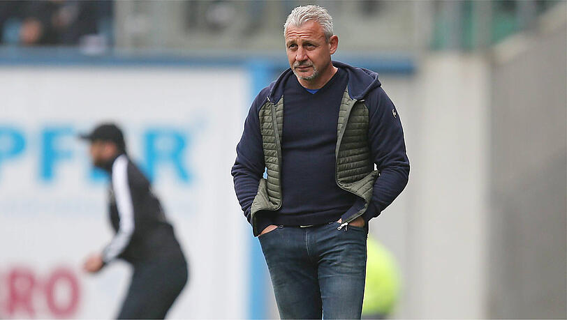 Nicht mehr Trainer von Hansa Rostock: Pavel Dotchev (vorne), im Hintergrund Löwen-Coach Daniel Bierofka. Nicht mehr Trainer von Hansa Rostock: Pavel Dotchev (vorne), im Hintergrund Löwen-Coach Daniel Bierofka.