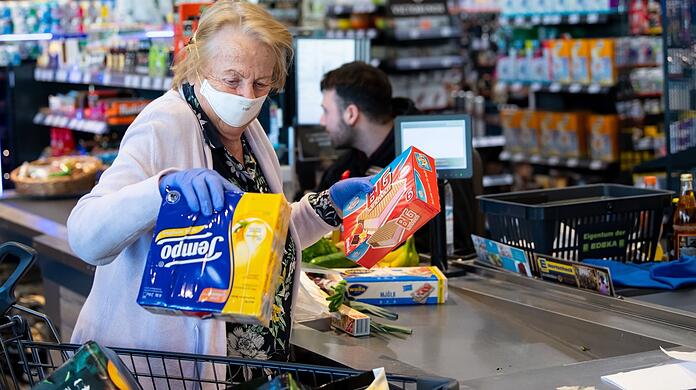 In den Supermärkten wird es vor Ostern wahrscheinlich ziemlich voll. (Symbolbild)