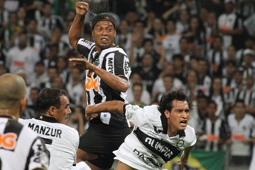 Ronaldinho: Mit dem Triumph bei der Copa Libertadores erinnert der Ballzauberer
an alte Zeiten &ndash; und darf jetzt auf ein Duell mit Bayern hoffen.