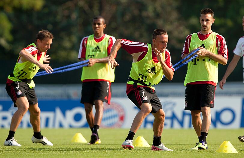 Bayern Training mit Spezial-Gast Uli Hoeneß: Die Bilder vom Gardasee