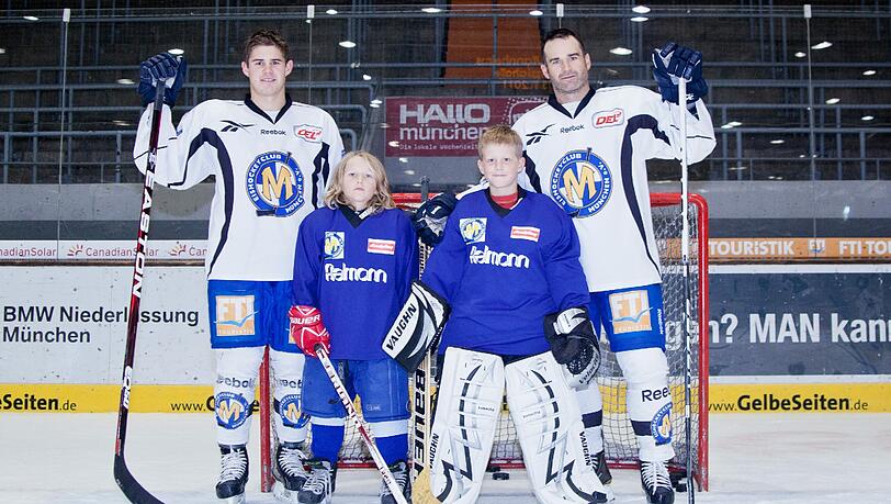 Stüremr Martin Buchwieser und Verteidiger Stephane Julien sind beim Fielmann-Camp mit dabei. Stüremr Martin Buchwieser und Verteidiger Stephane Julien sind beim Fielmann-Camp mit dabei.