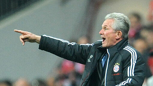 JUPP HEYNCKES: Der Bayern-Trainer gestikuliert im Spiel gegen Real Madrid am Spielfeldrand. JUPP HEYNCKES: Der Bayern-Trainer gestikuliert im Spiel gegen Real Madrid am Spielfeldrand.