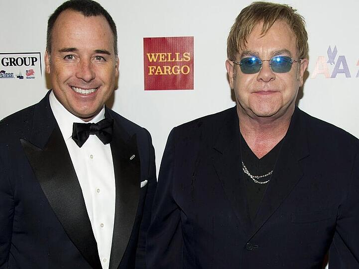 Elton John (r.) an der Seite von Ehemann David Furnish