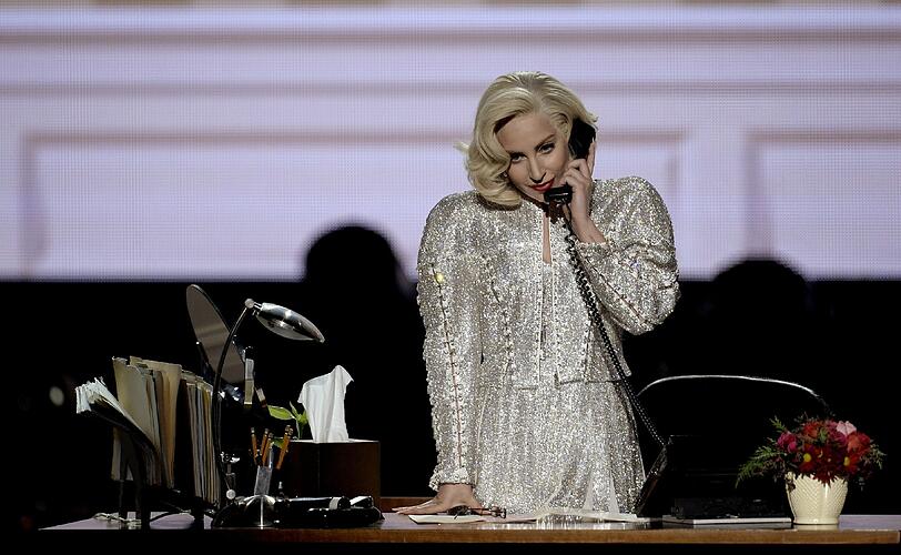 Lady Gaga auf der Bühne.