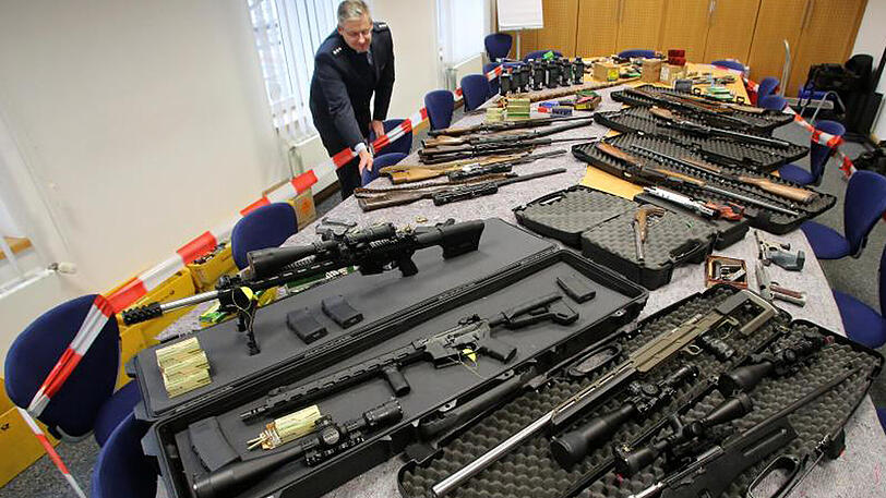 Sichergestellte Waffen von "Reichsbürgern" im Polizeipräsidium in Wuppertal.