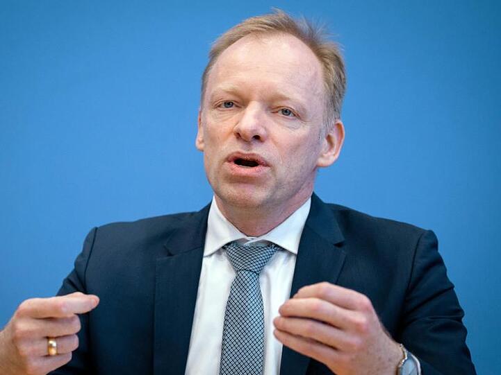 Clemens Fuest, Präsident des ifo-Instituts, erwartet durch die Corona-Krise Kosten in Höhe von Hunterten Milliarden Euro.