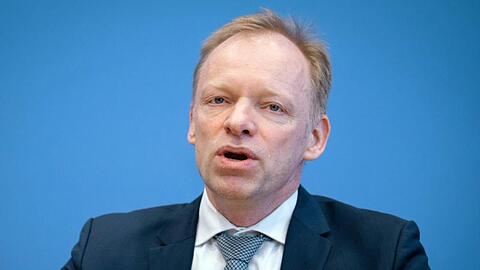 Clemens Fuest, Präsident des ifo-Instituts, erwartet durch die Corona-Krise Kosten in Höhe von Hunterten Milliarden Euro.