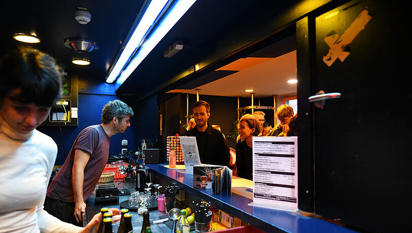 Die neue Bar im Treppenhaus. Die neue Bar im Treppenhaus.