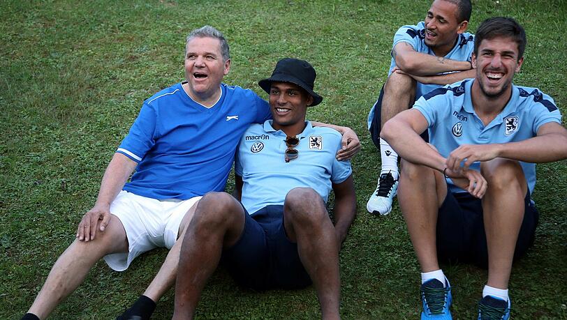 Bekennt sich zu den Löwen: Stürmer Rubin Okotie, hier beim Fanabend in Bad Häring. Bekennt sich zu den Löwen: Stürmer Rubin Okotie, hier beim Fanabend in Bad Häring.