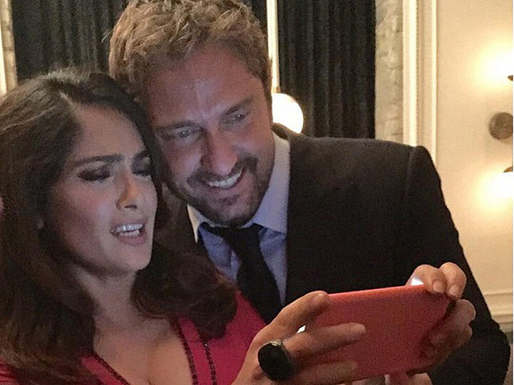 Salma Hayek findet es "schrecklich" und Gerard Butler offensichtlich lustig