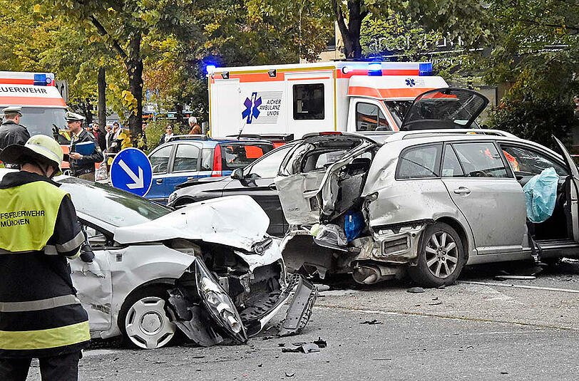 Die Bilder von der Massenkarambolage auf der Nymphenburger Straße.