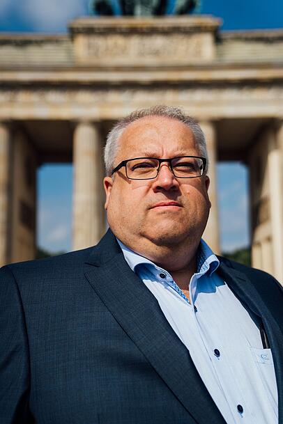 Thomas Kroker, Vorsitzender der Taxi München Genossenschaft, vertritt über 3000 Taxifahrer in der bayerischen Landeshauptstadt. Thomas Kroker, Vorsitzender der Taxi München Genossenschaft, vertritt über 3000 Taxifahrer in der bayerischen Landeshauptstadt.