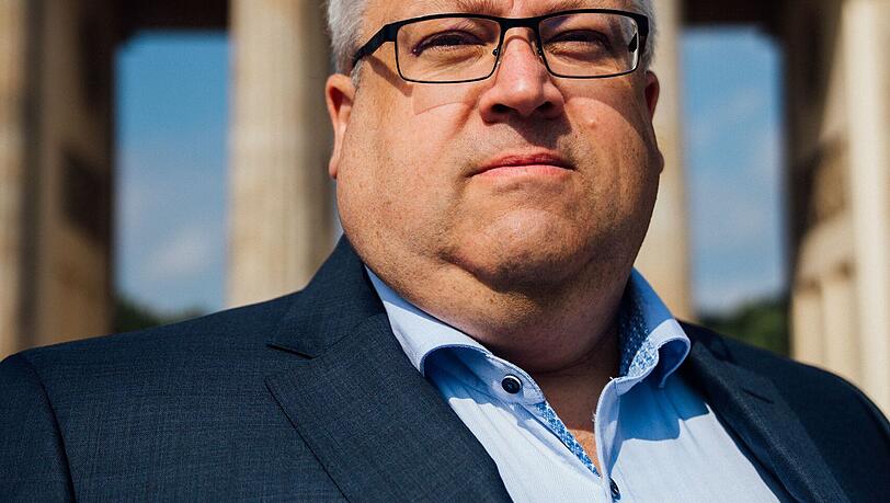 Thomas Kroker, Vorsitzender der Taxi München Genossenschaft, vertritt über 3000 Taxifahrer in der bayerischen Landeshauptstadt. Thomas Kroker, Vorsitzender der Taxi München Genossenschaft, vertritt über 3000 Taxifahrer in der bayerischen Landeshauptstadt.