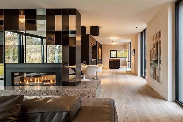 Die moderne Design-Villa in Grünwald gibt es für 13,9 Millionen Euro.