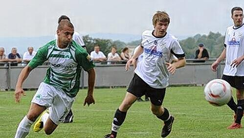 Vierfacher Torschütze beim 17:1-Sieg der Greuther Fürther in Weingarts: Sturmhoffnung Dani Schahin (l.). Vierfacher Torschütze beim 17:1-Sieg der Greuther Fürther in Weingarts: Sturmhoffnung Dani Schahin (l.).