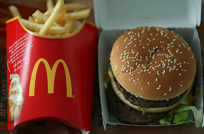 Burger und Pommes gibt&rsquo;s nicht geschenkt &ndash; und schon gar nicht für Obdachlose. Diese Einstellung hat dem Fastfood-Riesen jetzt mächtig Ärger eingebracht.