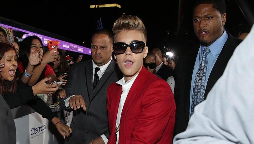 Wieder ein Skandal bei Justin Bieber: Ein Bodyguard und ein Fahrer des Sängers sollen sich daneben benommen haben. (Archivbild) Wieder ein Skandal bei Justin Bieber: Ein Bodyguard und ein Fahrer des Sängers sollen sich daneben benommen haben. (Archivbild)
