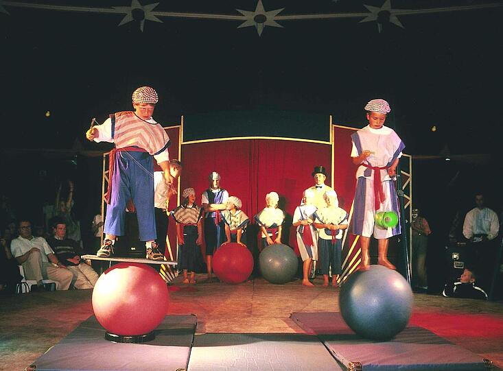 Einmal selbst im Zirkus auf der Bühne stehen: In Harlaching wird dieser Traum für kleine Münchner wahr. (Archivbild)