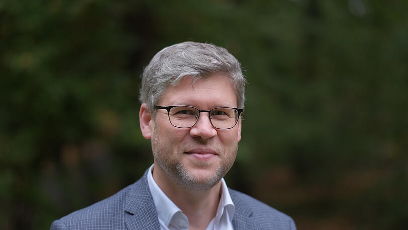 Thomas Ehring ist Inhaber des Lehrstuhls für Klinische Psychologie und Psychotherapie an der Universität München. Thomas Ehring ist Inhaber des Lehrstuhls für Klinische Psychologie und Psychotherapie an der Universität München.