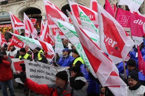 Beschäftigte der VAG demonstrieren.